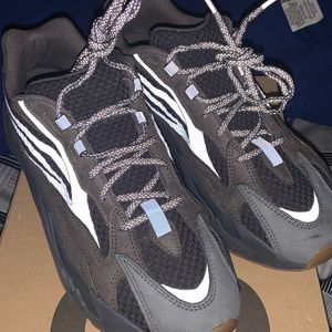 Yeezy boost 700 used size men’s 11